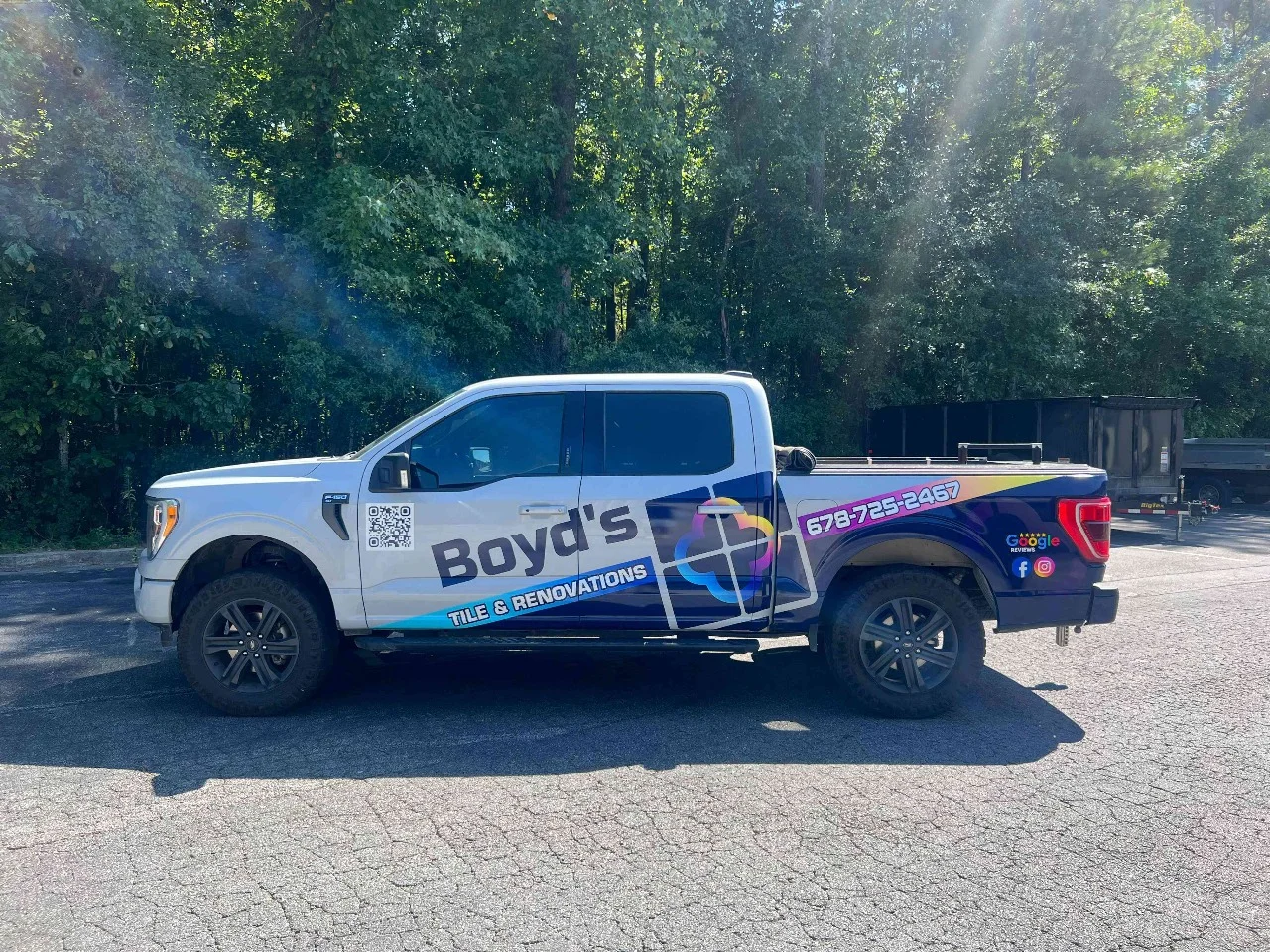 Boyd’s white and blue pickup with clean commercial graphics installed by Inkscape